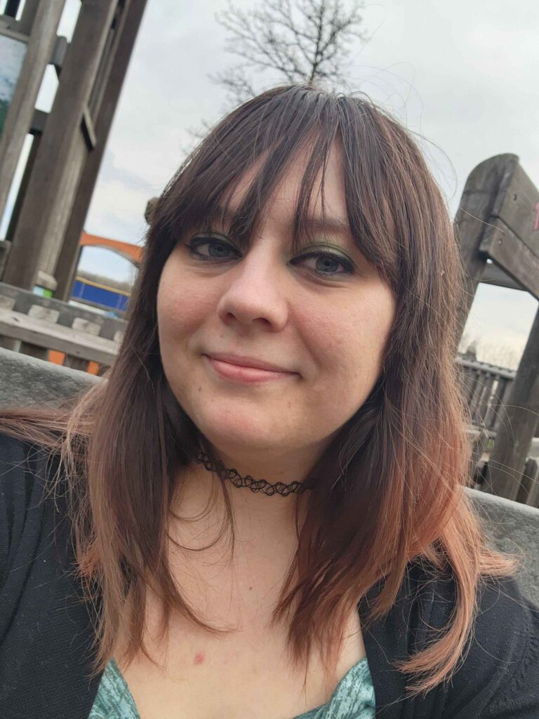 Alyssa Lauseng author details